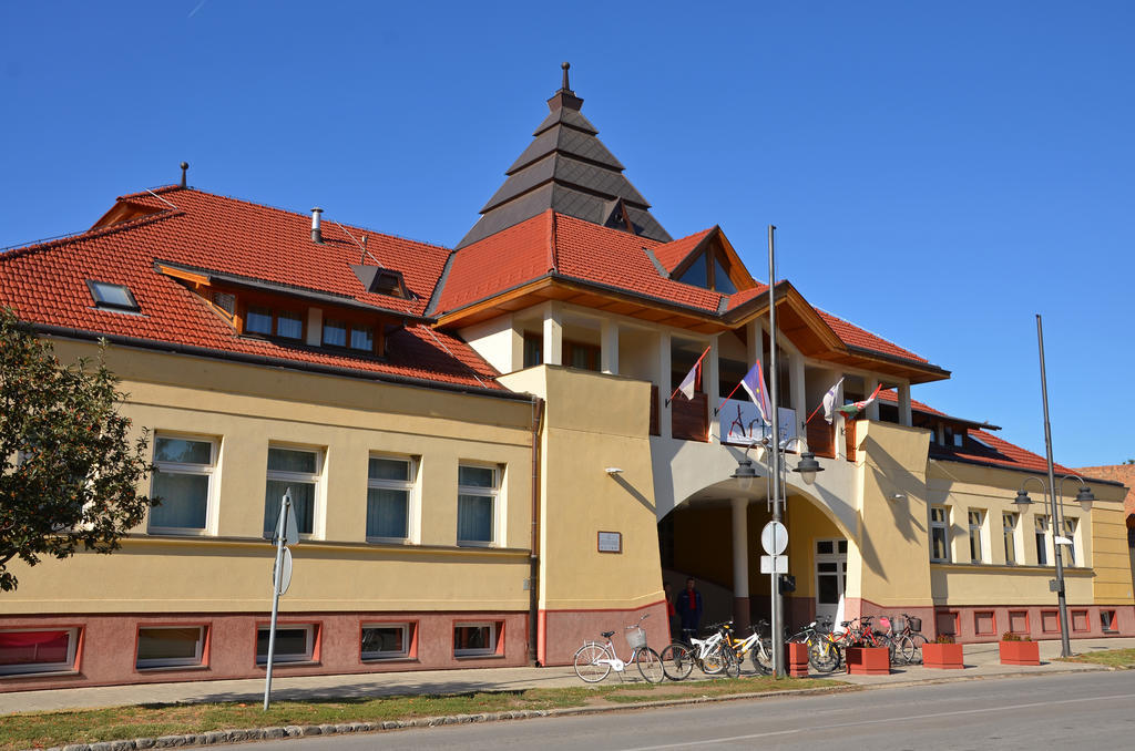 Art Garni Hotel Kanjiža Zewnętrze zdjęcie